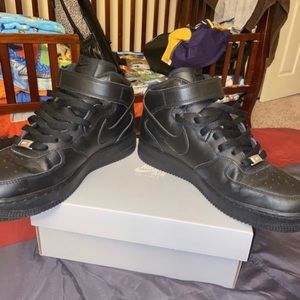 Nike Air Force 1 Triple Black